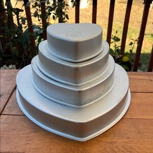 4 piece Wilton Heart Wedding cake pans 2” Deep